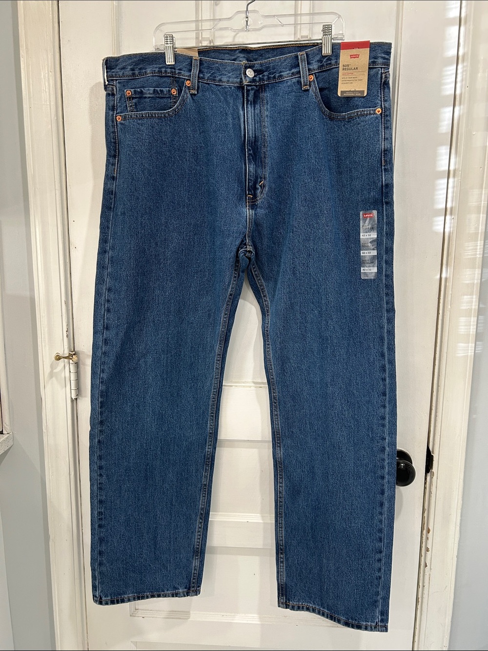NWT Levi's 505 Regular Straight Leg Jeans - Size 42x32